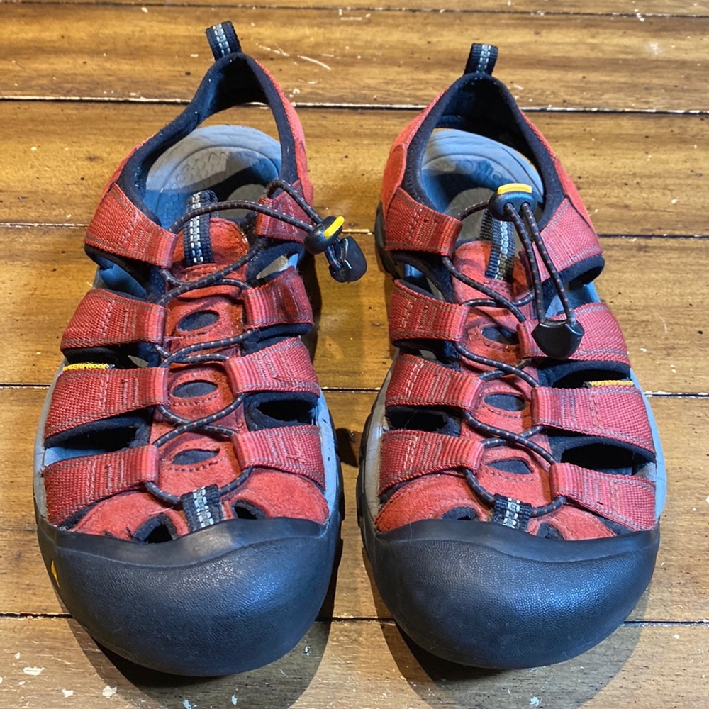 Red Keen sandals size 10 mens. No size tag.